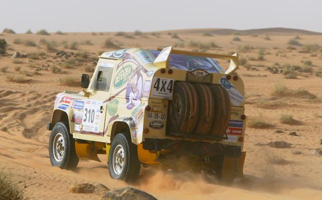 Land Rover Defender • 2003 • 100 km 15