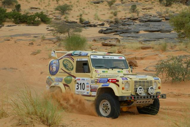 Land Rover Defender • 2003 • 100 km 17