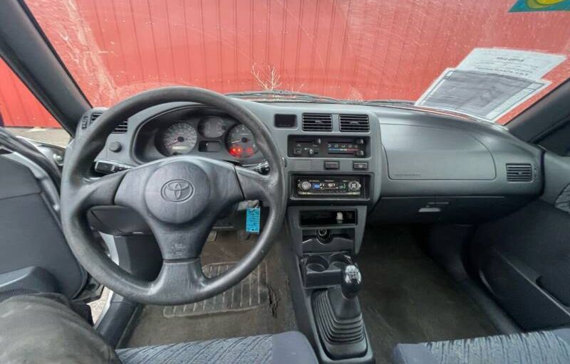 Toyota RAV4 • 2005 • 50,000 km 2