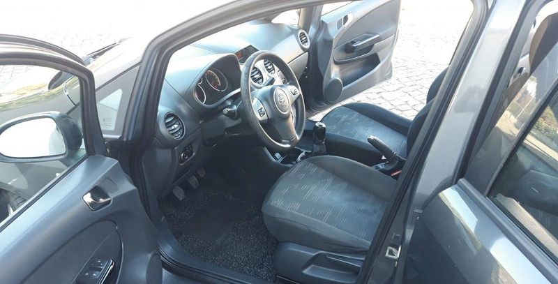 Opel Corsa • 2011 • 180,000 km 4