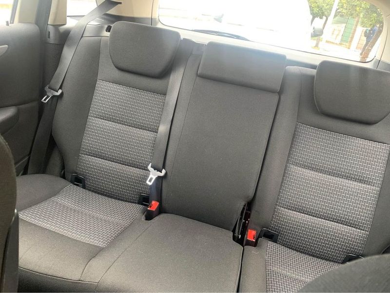 Mercedes-Benz Class B • 2011 • 102,000 km 3