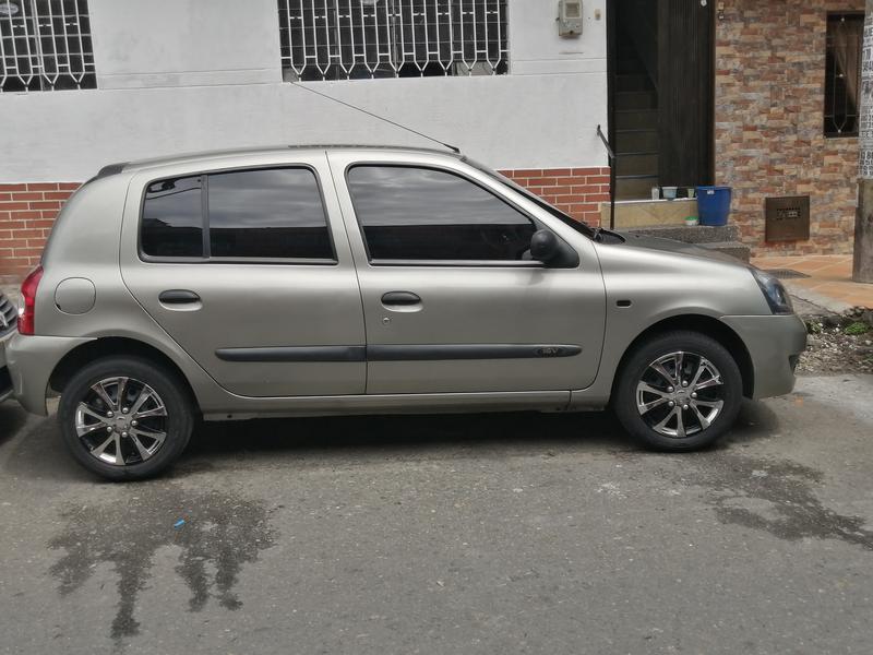 Renault Clio • 2015 • 58,000 km 3