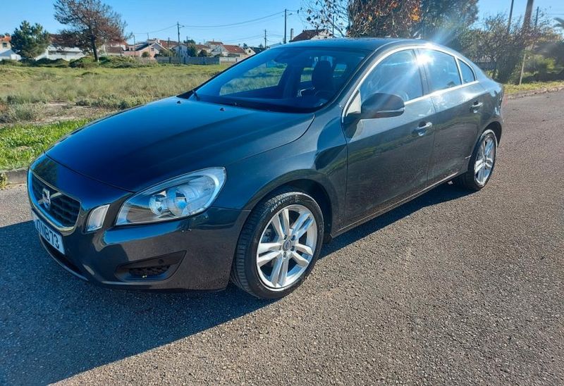 Volvo S60 • 2012 • 200,000 km 1