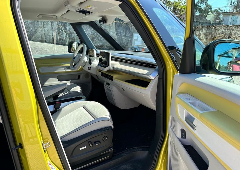 Volkswagen ID.4 • 2023 • 35,200 km 4