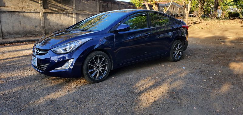 Hyundai Elantra • 2012 • 144,000 km 2