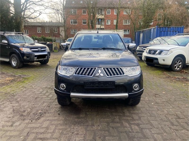 Mitsubishi L200 • 2010 • 183,900 km 1