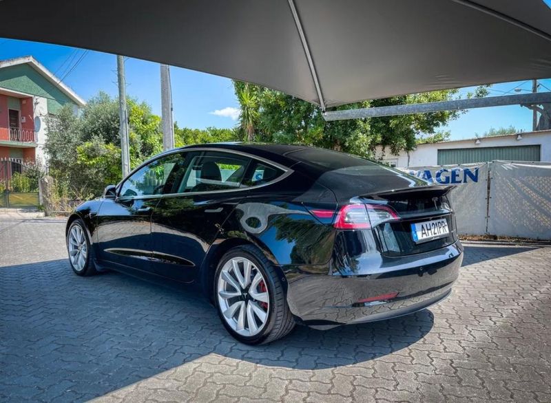 Tesla Model 3 • 2020 • 19,800 km 6