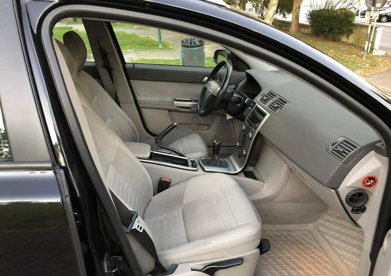 Volvo V50 • 2007 • 160,000 km 4