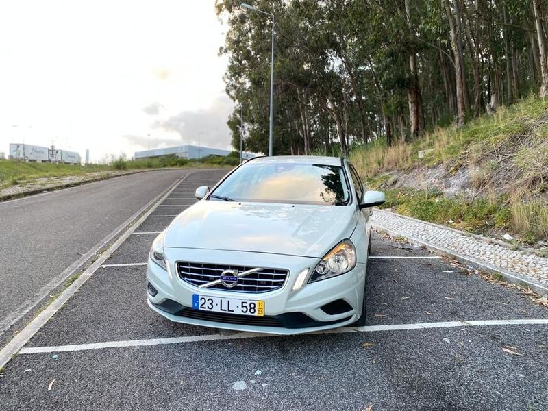 Volvo V60 • 2009 • 129,000 km 1