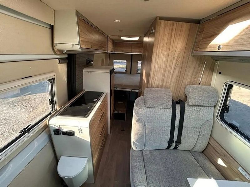 Mercedes-Benz 100 D • 2019 • 124,000 km 2