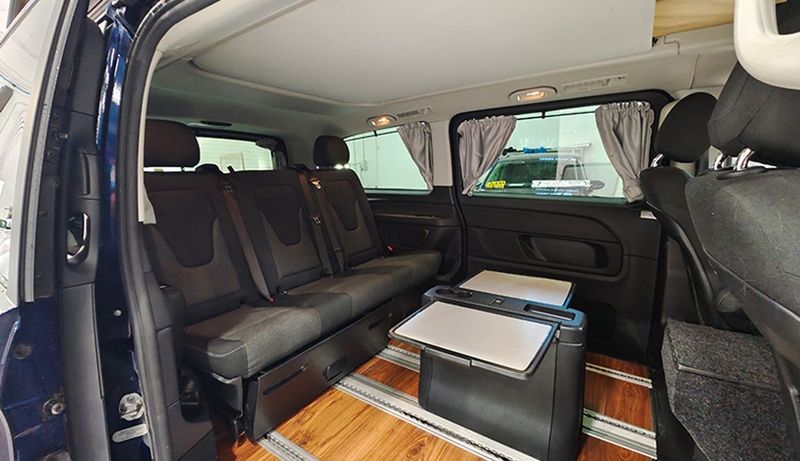 Mercedes-Benz 210 Van • 2018 • 119,731 km 12