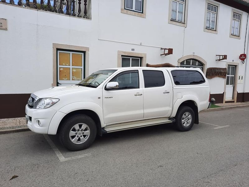 Toyota Hilux • 2009 • 75,000 km 2