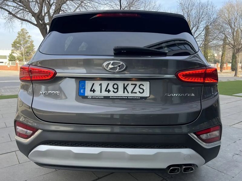Hyundai Santa Fe • 2019 • 19,200 km 4