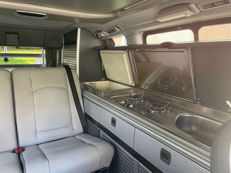 Mercedes-Benz 310 Van • 2004 • 212,000 km 10