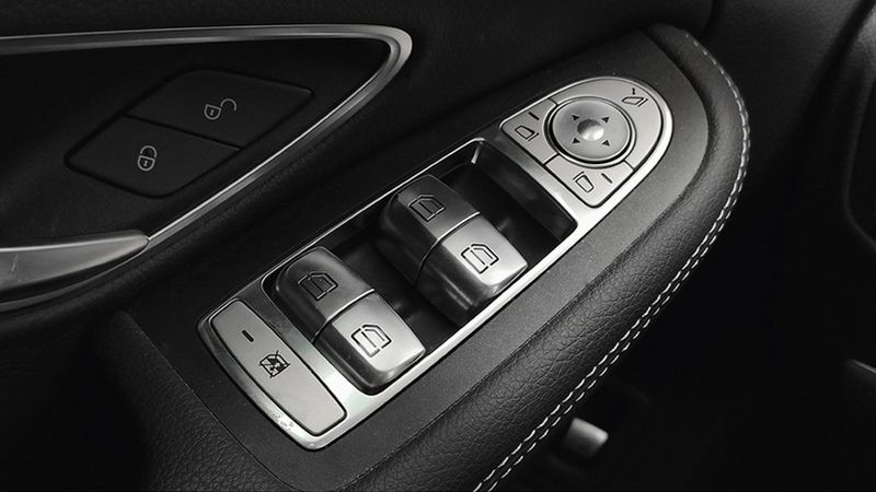 Mercedes-Benz C-Class • 2020 • 78,449 km 34