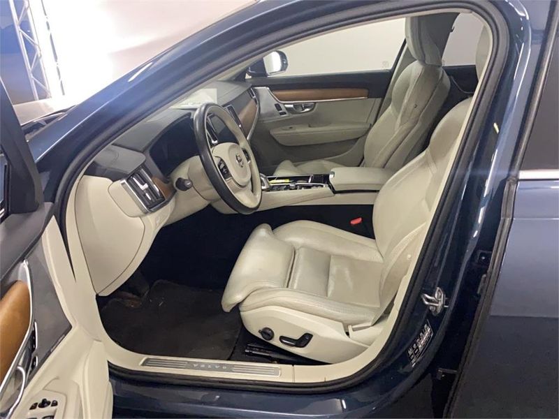Volvo V90 • 2019 • 75,000 km 3