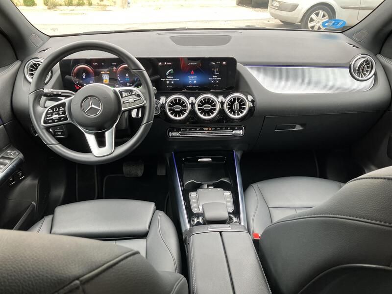 Mercedes-Benz GLA • 2022 • 12,076 km 14