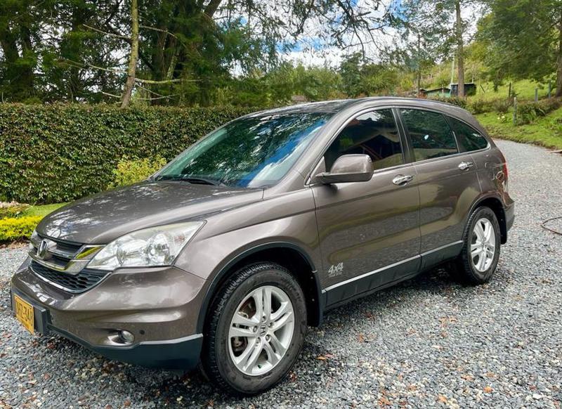 Honda CR-V • 2011 • 108,000 km 4