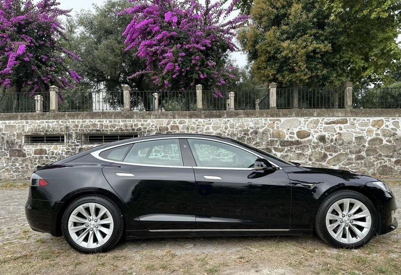 Tesla Model S • 2018 • 185,000 km 4