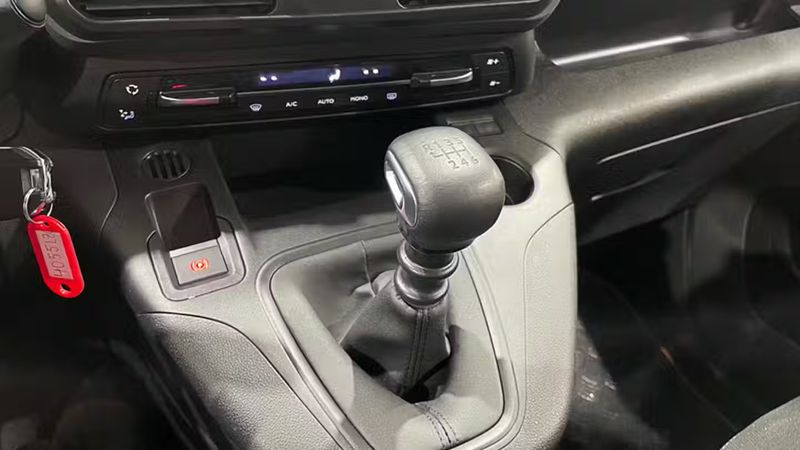 Citroën Berlingo • 2022 • 10,085 km 8