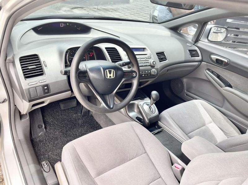 Honda Civic • 2006 • 115,000 km 5