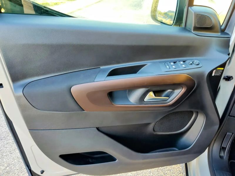 Peugeot Bipper • 2022 • 19,000 km 2