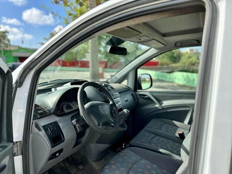 Mercedes-Benz 210 Van • 2006 • 300,000 km 4
