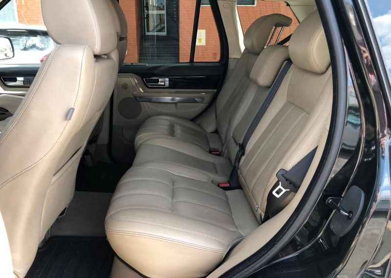 Land Rover Discovery • 2021 • 170,000 km 3
