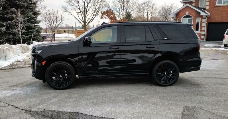 Cadillac Escalade • 2023 • 100 km 2