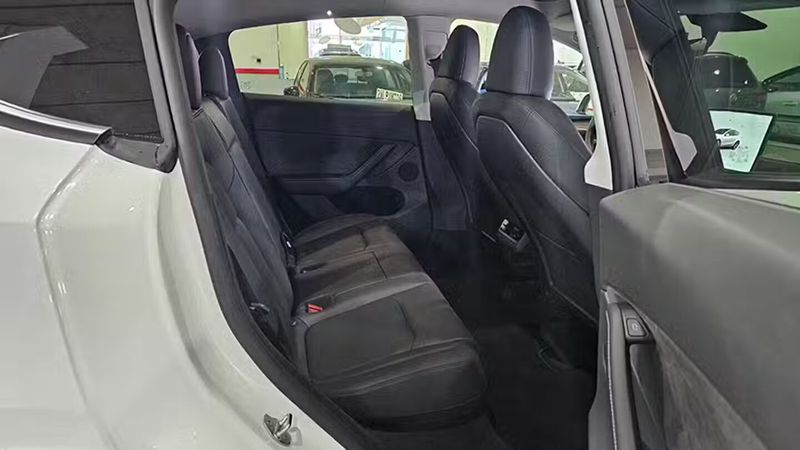 Tesla Model Y • 2024 • 7,925 km 22