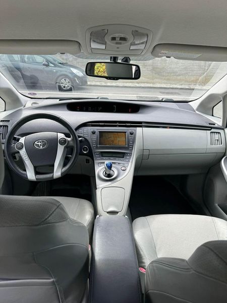 Toyota Prius • 2009 • 35,000 km 4