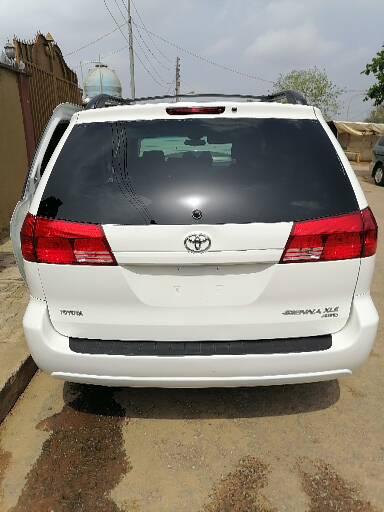 Toyota Sienna • 2005 • 92,653 km 11