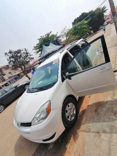 Toyota Sienna • 2005 • 92,653 km 4