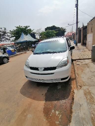 Toyota Sienna • 2005 • 92,653 km 13