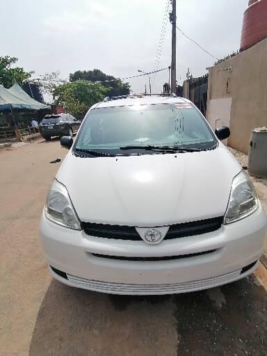 Toyota Sienna • 2005 • 92,653 km 8