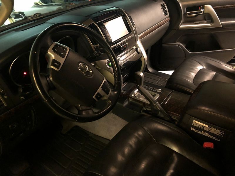 Toyota Land Cruiser • 2012 • 264,700 km 5