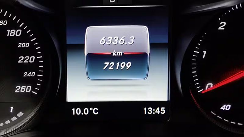 Mercedes-Benz GLC-Class • 2018 • 72,000 km 8