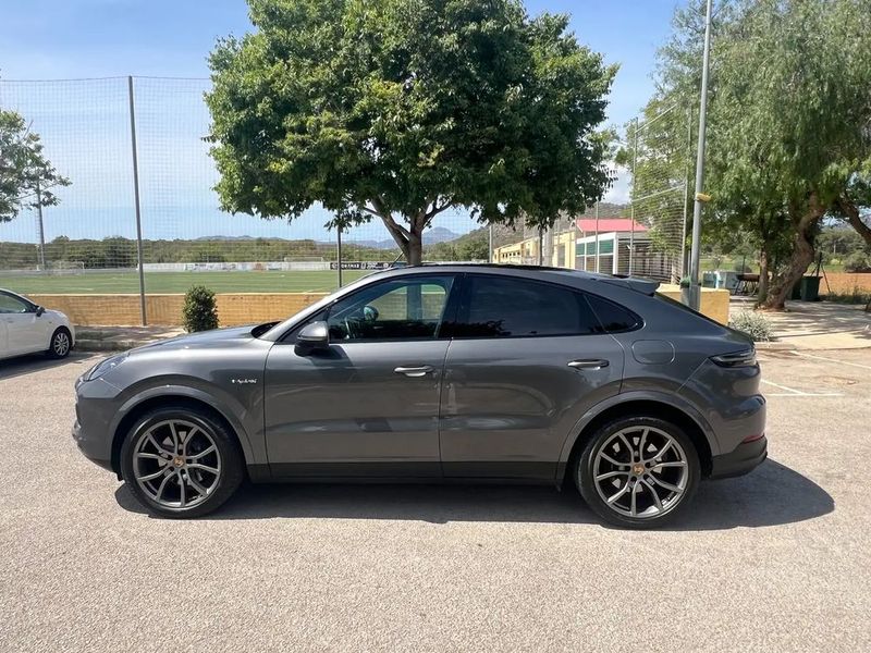 Porsche Cayenne Coupe • 2022 • 31,000 km 10