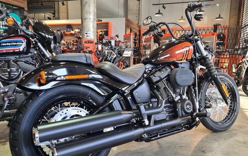 Harley Davidson road king • 2019 • 1,801 km 3