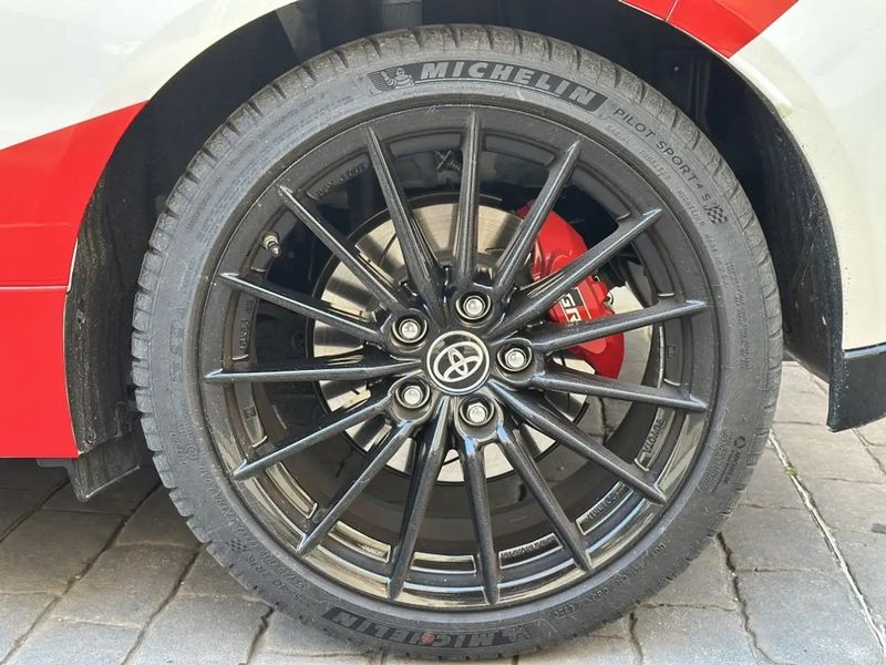 Toyota Yaris • 2024 • 1,960 km 9