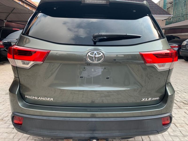 Toyota Highlander • 2018 • 3 km 4