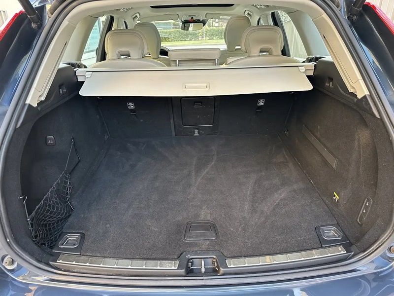 Volvo XC60 • 2019 • 71,800 km 11