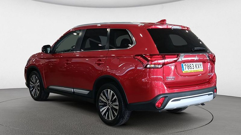 Mitsubishi Outlander • 2019 • 17,586 km 4