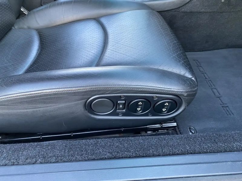 Porsche 924 • 1995 • 138,000 km 14