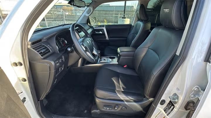 Toyota 4-Runner • 2022 • 33,000 km 5