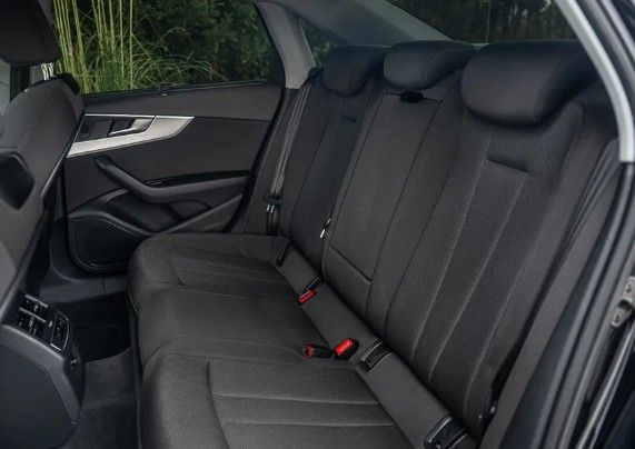 Audi A4 • 2018 • 120,000 km 4