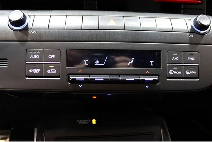 Hyundai Kona • 2023 • 11,400 km 18