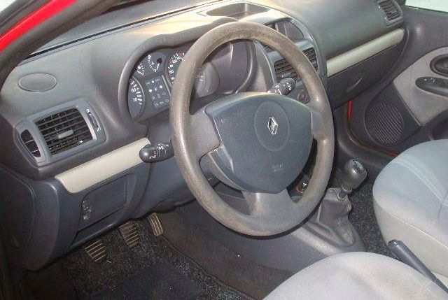 Renault Clio • 2001 • 200,000 km 4