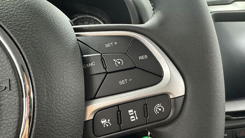 Jeep Renegade • 2023 • 123 km 9