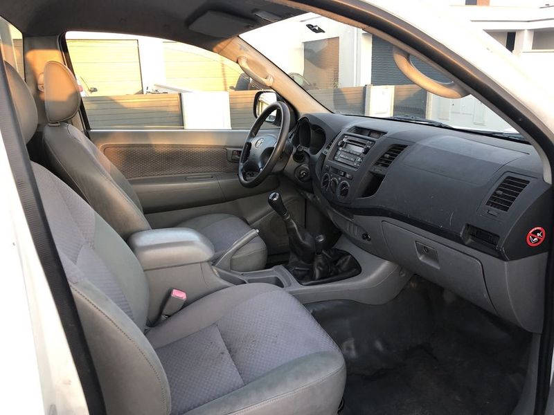Toyota Hilux • 2009 • 240,000 km 6